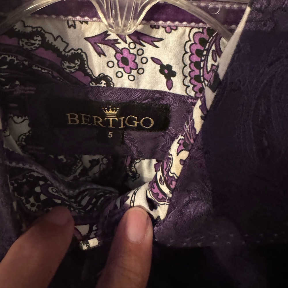 Men’s fancy dress shirt perfect for a fantastic night at your favorite spot.. 💜